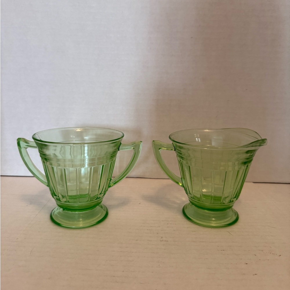 HAZEL ATLAS DEPRESSION URANIUM AURORA GREEN RIBBED GLASS CREAMER & SUGAR GLOWS